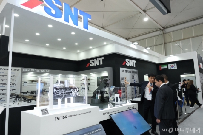 SNT모티브와 SNT중공업은 20일부터 24일까지 아랍에미리트(UAE) 아부다비에서 열리는 국제 방위산업전시회 'IDEX 2023'에 참가한다. /사진제공=SNT그룹