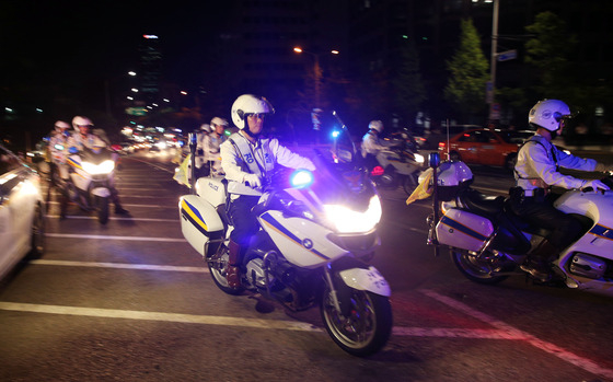 서울경찰청이 2013년 광복절에 앞서 폭주족 집결이 예상되는 지역에 경찰을 배치해 특별 단속을 벌이고 있다. /사진=뉴스1 