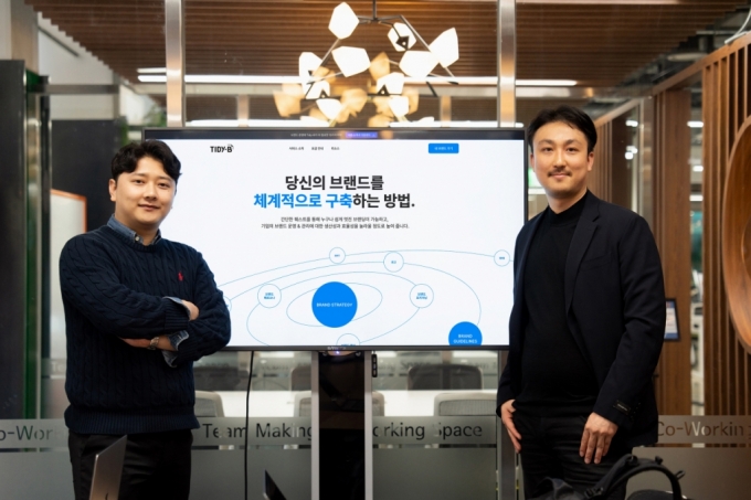 타이디비의 공동창업자인 김덕인 CTO(왼쪽)와 장종화 CEO/사진제공=타이디비