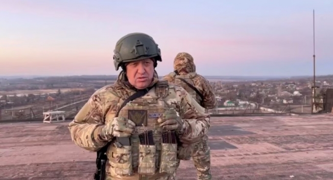 러시아 민간 용병기업인 와그너그룹의 수장인 예브게니 프리고진이 3일(현지시간) 공개된 영상에서 우크라이나 동부 바흐무트 포위를 주장했다. /로이터=뉴스1