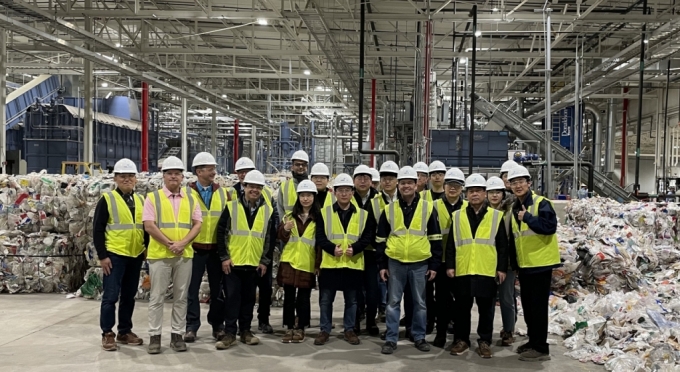 미국 오하이오주 공장에서 진행된 양사 기술 협의에 참여한 SK지오센트릭과 PCT 엔지니어 및 연구진들./사진=SK지오센트릭
