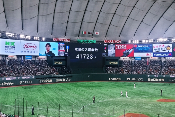16일 도쿄돔 전광판에 일본과 이탈리아의 8강전에 입장한 관중 수(41,723명)가 나오고 있다. /사진=김우종 기자