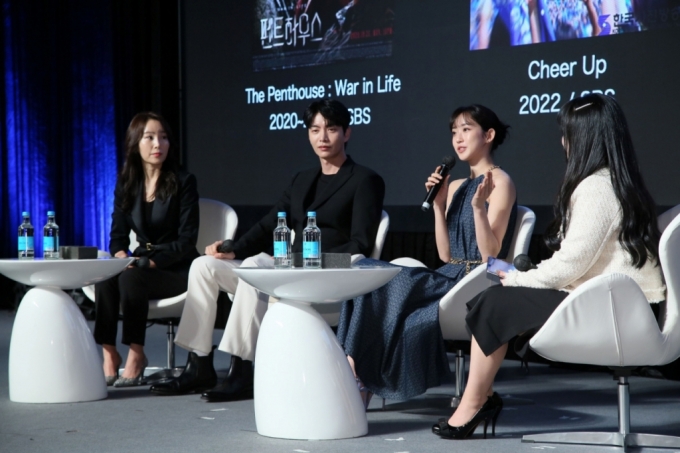 한국콘텐츠진흥원은 홍콩에서 열린 'FILMART 2023(이하 필마트)'에 참가해 K-드라마 쇼케이스를 개최했다. '룩앳미' 주연배우 이민기, 한지현이 참석했다./사진=콘진원