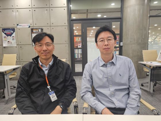 (왼쪽부터)박승 에이앰알랩스 대표, 문용혁 ETRI 초지능 창의연구소 책임연구원/사진=류준영 기자 