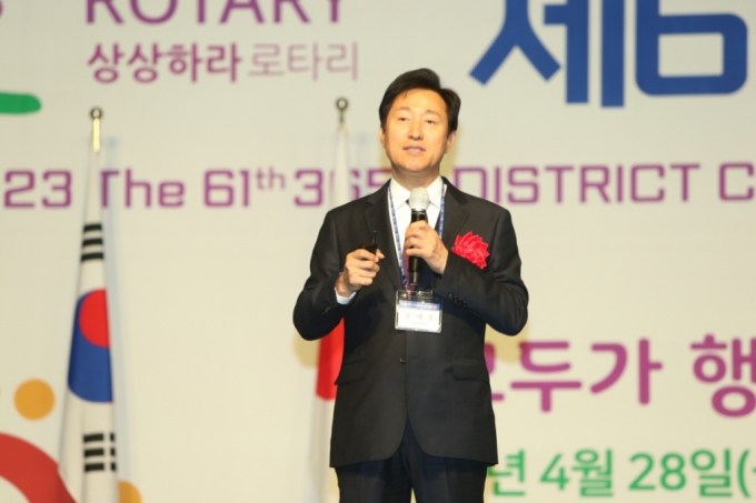 28일 열린 국제로타리3650지구 지구대회에서 강연을 펼치는 오세훈 서울시장/사진=로타리3650지구