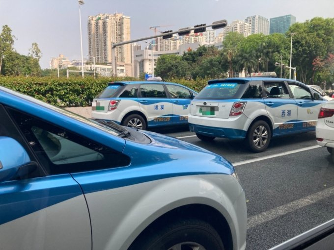 중국 선전의 길거리를 점령한 BYD 전기차 택시. /사진=최경민 기자