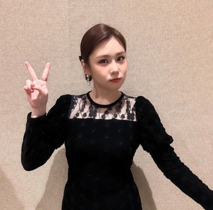 트로트 가수 해수(본명 김아라)가 향년 29세 나이로 세상을 떠난 가운데, 공식 SNS(소셜네트워크서비스) 계정에 추모글이 올라왔다. /사진=가수 해수 공식 인스타그램