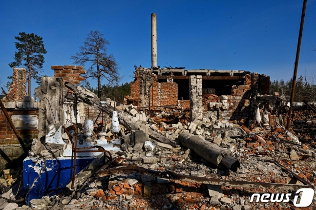  우크라이나 시내에 폐허가 된 주택 전경. /AFP=뉴스1 ⓒ News1 우동명 기자