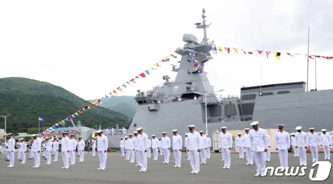 지난 19일 경남 창원시 진해 군항에서 해군 신형 호위함 천안함(FFG-826) 취역식이 거행되고 있다./사진=뉴스1