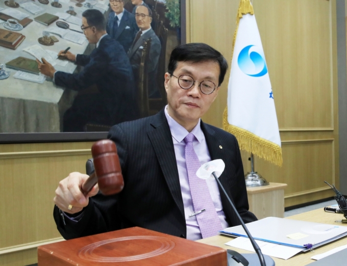 이창용 한국은행 총재가 25일 서울 중구 한국은행에서 열린 금융통화위원회 본회의에서 회의를 주재하고 있다./사진제공=한은