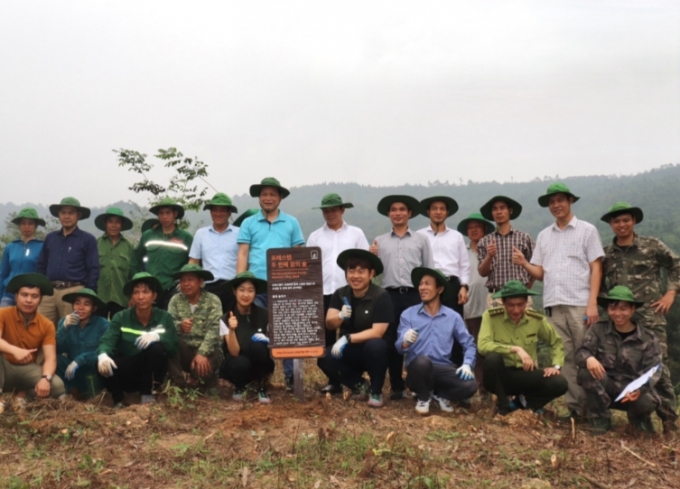  글루리가 포레스텝 유저들과 함께 '두 번째 꿈의 숲'을 베트남 Vinh Phuc 지방에 조성했다./사진제공=글루리