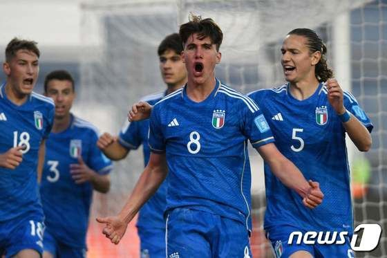 이탈리아 U20 대표팀의 카사데이(가운데) (C) AFP=뉴스1