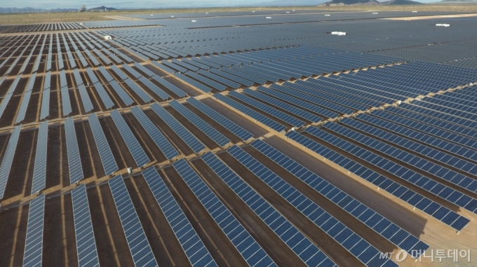 미국 애리조나주에 설치된 HD현대에너지솔루션의 고출력 태양광 모듈의 모습 /사진제공=HD현대에너지솔루션