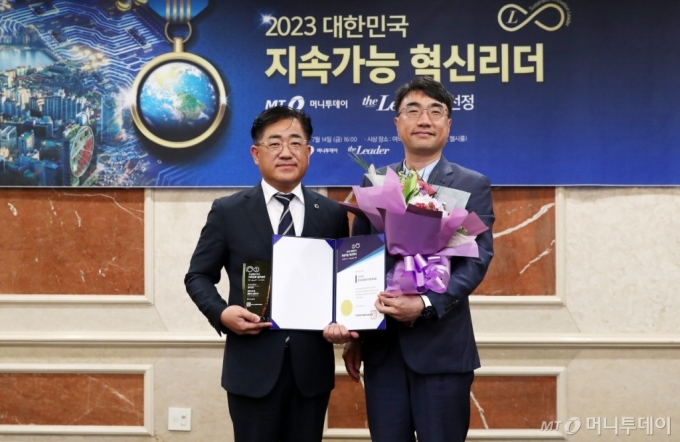 [사진]이기형 도의원 '지속가능 혁신리더' 의정 부문 수상