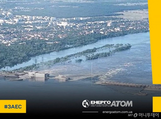 우크라이나 남부 헤르손 지역의 노바 카호우카 댐 일부가 붕괴돼 저장된 물이 흘러나가고 있다. 로이터/뉴스1 /사진=뉴스1로이터