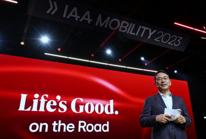 LG CEO ֿ  ð 4    IAA Ƽ 2023  ۷ Taking Lifes Good on the Road(̵   ¡)  LGڰ ٶ󺸴 Ƽ  ̷   Ұϰ ִ. /=LG