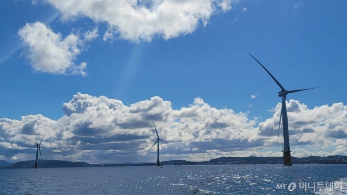에퀴노르가 운영하는 노르웨이 하이윈드 템픈 해상풍력단지로 이동할 풍력 터빈들/사진= 권다희 기자