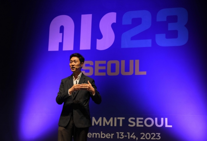 임승한 파블로항공 기술부사장이 지난 13일 ‘AI 서밋 서울 2023’ 콘퍼런스에서 ‘항공 및 드론 산업에서의 AI’라는 주제로 발표를 하고 있다