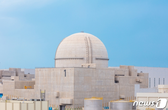 우리나라가 처음 수출한 원자력 발전인 아랍에미리트(UAE) 바라카 원전 1호기. (한국전력 제공) 2021.4.6/뉴스1