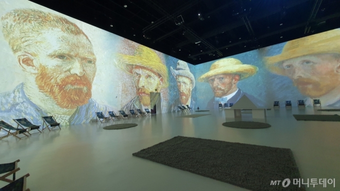  :  ü (Van Gogh Exhibit: The Immersive Experience)