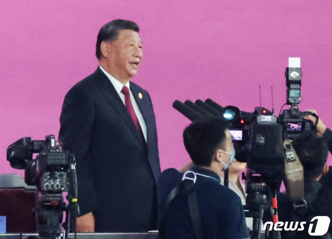 시진핑 중국 국가 주석이 23일 오후 중국 항저우 올림픽 스포츠센터 스타디움에서 열린 '2022 제19회 항저우 아시안게임' 개회식에서 개막선언을 하고 있다. /사진=항저우(중국)=뉴스1