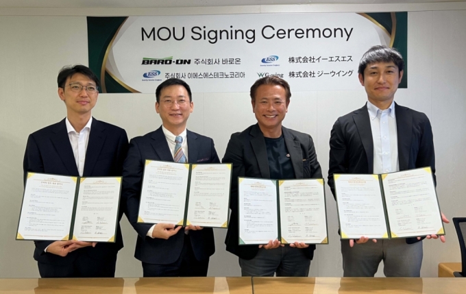 이명직 바로온 대표(왼쪽 2번째)가 일본 이에스에스(ESS) 및 지윙(G-wing)과 일본 진출을 위한 업무협약을 체결했다. /사진=바로온 제공