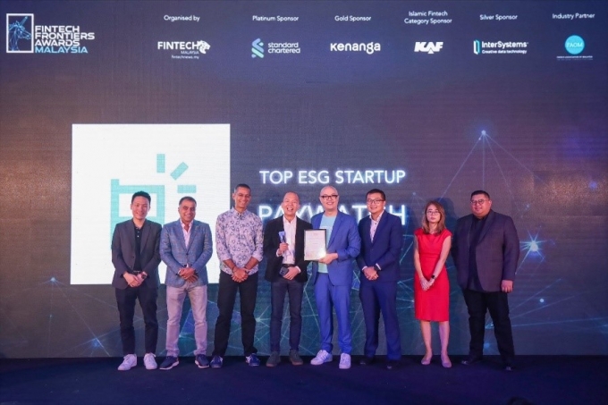페이워치가 지난  4일 열린  말레이시아 핀테크 프런티어 어워즈2023에서 '최고의 ESG 스타트업'을 수상했다./사진제공=페이워치