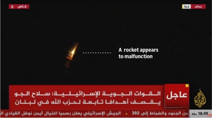 로켓의 오작동 순간으로 추정되는 알자지라 방송의 생중계 화면. /사진=AP 