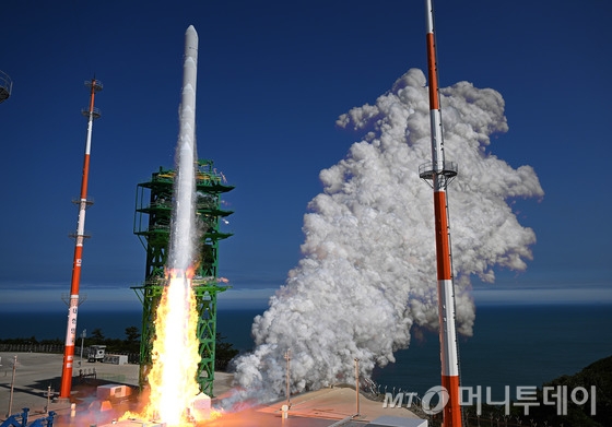 한국형발사체 누리호(KSLV-II)가 지난해 6월 전남 고흥 나로우주센터에서 발사되고 있다.