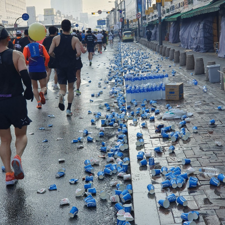 올해 있었던 한 마라톤 대회에서, 너무나 많은 일회용컵 쓰레기가 나왔었다. 이리 많이 나오는지 처음 알았다./사진=황승용 와이퍼스 닦장 제공