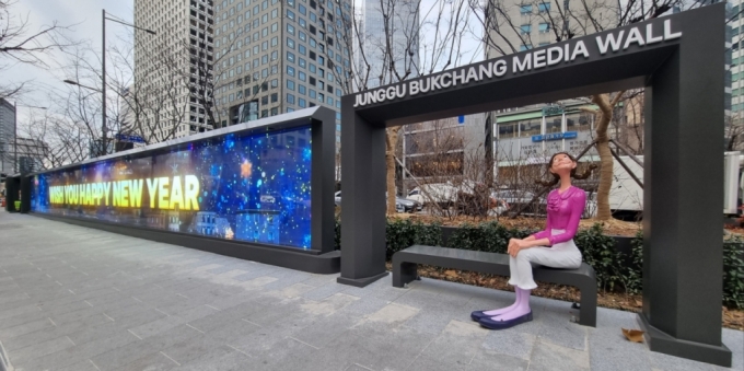 EV첨단소재, 서울 북창동 '미디어 월'에 고화질 LED 필름 공급