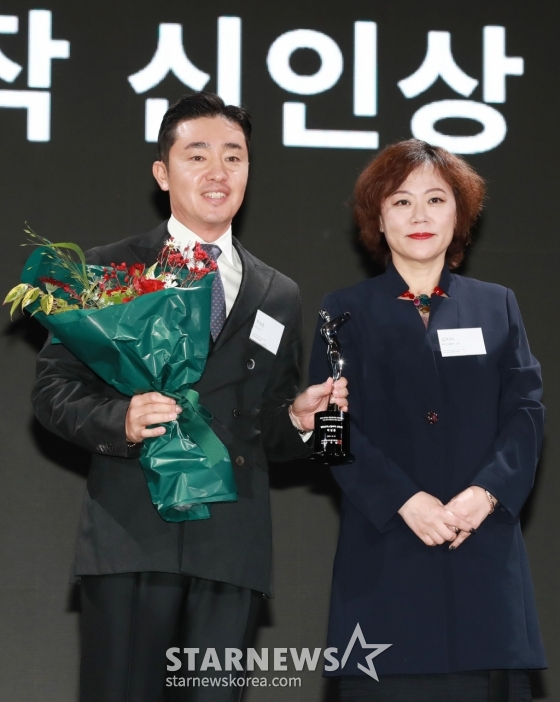 신인상을 수상한 박성준(왼쪽). /사진=이동훈 기자