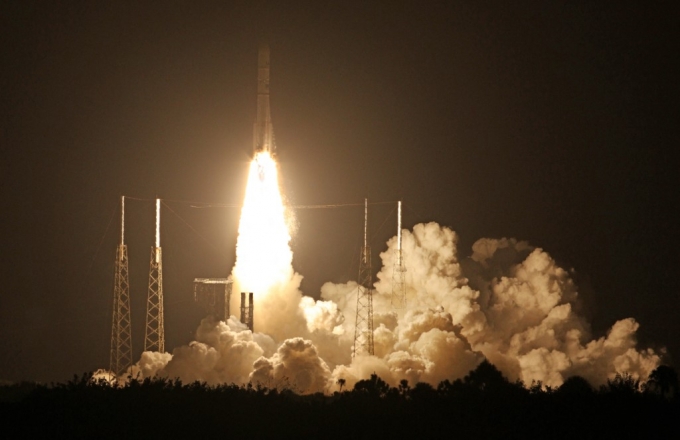 미국 플로리다주 케이프 커내버럴 우주 기지에서 미국 우주기업 '아스트로보틱'의 무인 달 탐사선 '페레그린'을 탑재한 'ULA'의 로켓 '벌칸 센타우어'가 발사되는 모습./AFPBBNews=뉴스1