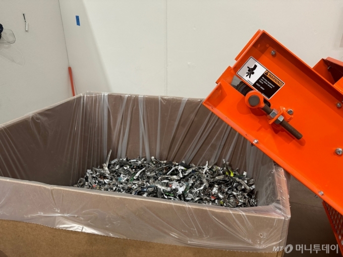 테스 라스베이거스 공장에서 리사이클링을 위해 분쇄된 IT기기의 모습/사진제공=SK에코플랜트