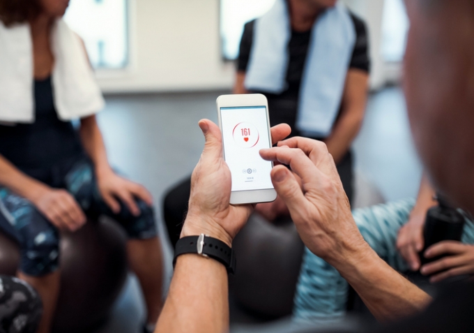 스마트폰 만보기는 '기본'…노인 절반 이상 "건강 앱 사용"