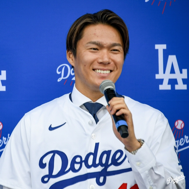 야마모토 요시노부가 다저스 입단식에서 소감을 밝히고 있다. /사진=LA 다저스 공식 SNS