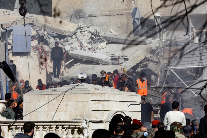 20일(현지시간) 이스라엘군의 공격으로 무너진 시리아 다마스쿠스의 건물 /AFPBBNews=뉴스1