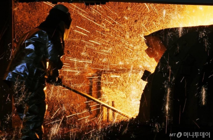 '중국·일본 견제 vs 독점 초석'…반덤핑 둘러싼 철강업계 대립각