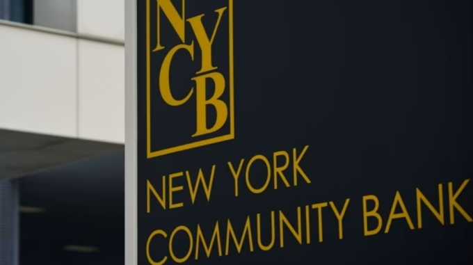 상업용 부동산 대출 부실 논란으로 최근 주가가 급락한 뉴욕커뮤니티뱅코프(NYCB) /사진=블룸버그