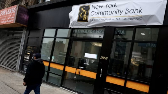 상업용 부동산 대출 부실 논란으로 최근 주가가 급락한 뉴욕커뮤니티뱅코프(NYCB)/로이터=뉴스1