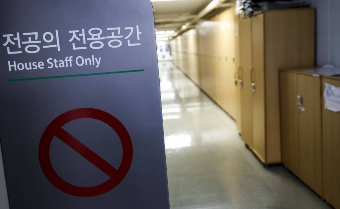 19일 서울시내 한 대학병원 내 전공의 전용공간이 적막한 모습을 보이고 있다. /사진= 뉴시스
