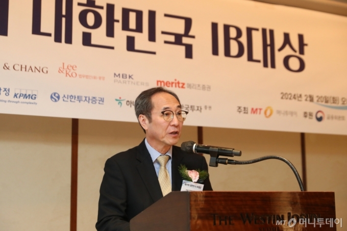 [사진]'대한민국 IB대상' 심사총평하는 신진영 자본시장연구원장