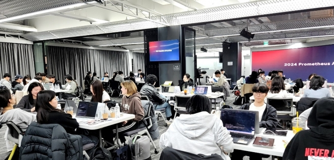 3일 서울 강남구 팁스타운에서 열린 &#039;2024 프로메테우스 해커톤&#039; 참가 대학생들이 아이디어를 나누고 있다./사진=엔슬파트너스 
