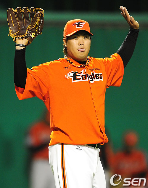 한화 이글스에서 활약하던 시절 류현진의 모습. 류현진은 한화 이글스 소속으로 2006년 프로 무대에 데뷔한 뒤 2012년까지 7시즌 동안 KBO 리그 무대를 누볐다. 