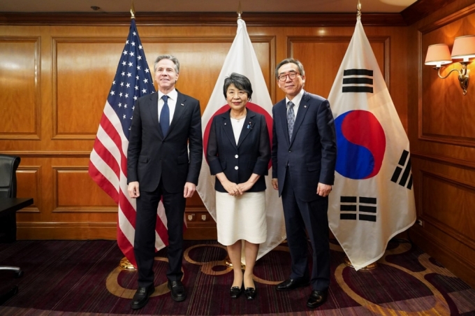 오른쪽부터 조태열 외교부 장관, 가미카와 요코 일본 외무상, 토니 블링컨 미국 국무부 장관. / 사진=외교부