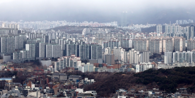 지난 5일 서울 중구 남산에서 바라본 아파트 모습. /사진=뉴시스