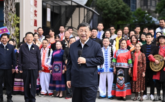  난징시 판릉공동체를 방문해 연설하는 시진핑 중국 국가주석./신화=뉴시스