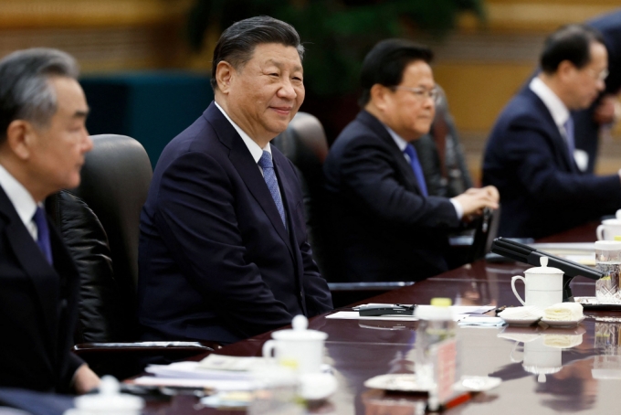 시진핑 중국 국가주석이 20일(현지시간) 베이징 인민대회당에서 미하일 미슈스틴 러시아 총리와 회담을 갖고 "중국과 러시아 관계를 잘 유지하고 발전시키는 것은 양국 인민의 근본이익을 바탕으로 한 양국의 전략적 선택"이라고 밝히고 있다. 2023.12.21  /AFPBBNews=뉴스1