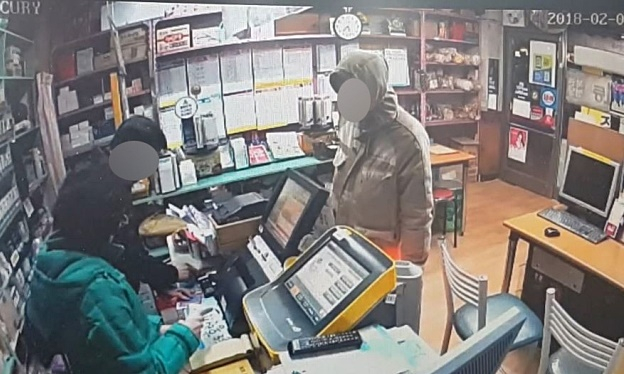 안씨는 2018년 2월 청주시 한 복권 판매점에서 위조된 즉석복권을 또다시 제시했다가 경찰에 붙잡혔다./사진=뉴스1
