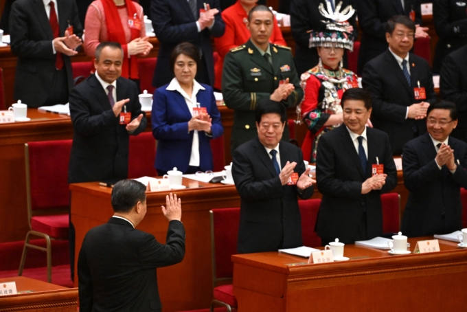  시진핑 중국 국가 주석이 5일 (현지시간) 베이징 인민대회당에서 열린 전국인민대표대회(전인대) 개막식에 도착을 하고 있다. 2024. 3. 5   /AFPBBNews=뉴스1